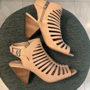 VINCE CAMUTO Eliana Cutout Leather Cone Heel Booties Sandal Shoe Women 8…